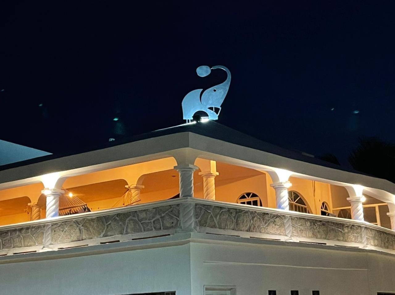 Casa Gajah Hotel Cuyo Exteriér fotografie