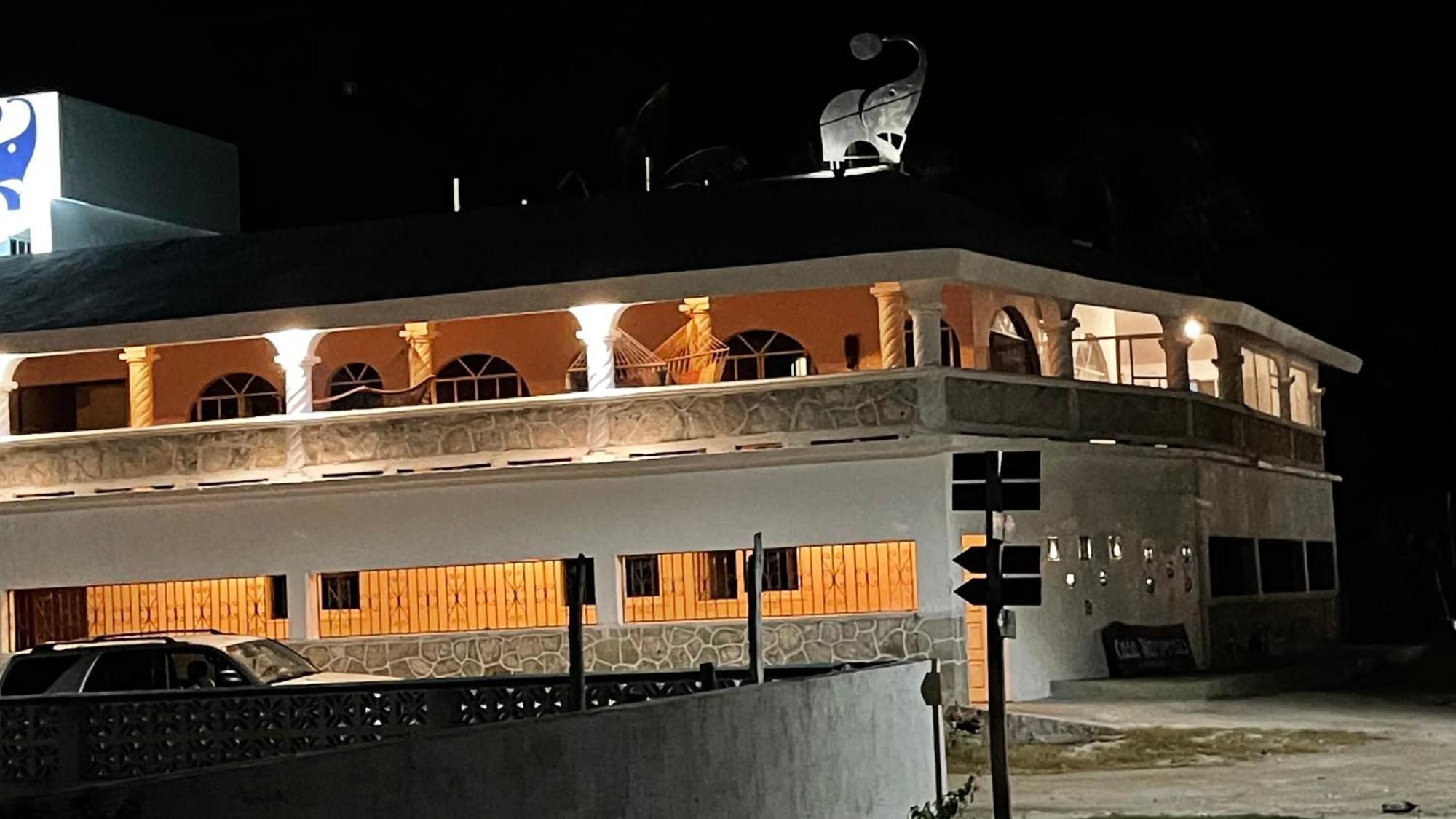 Casa Gajah Hotel Cuyo Exteriér fotografie